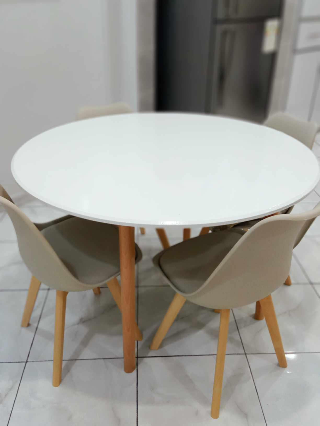 Table ronde 100cm 4 chaises