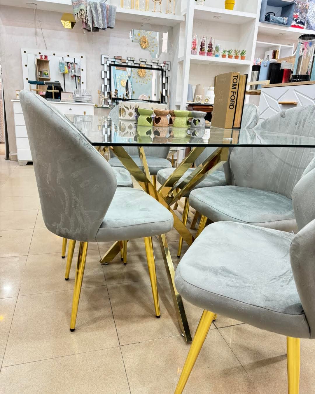Table en verre pied inox