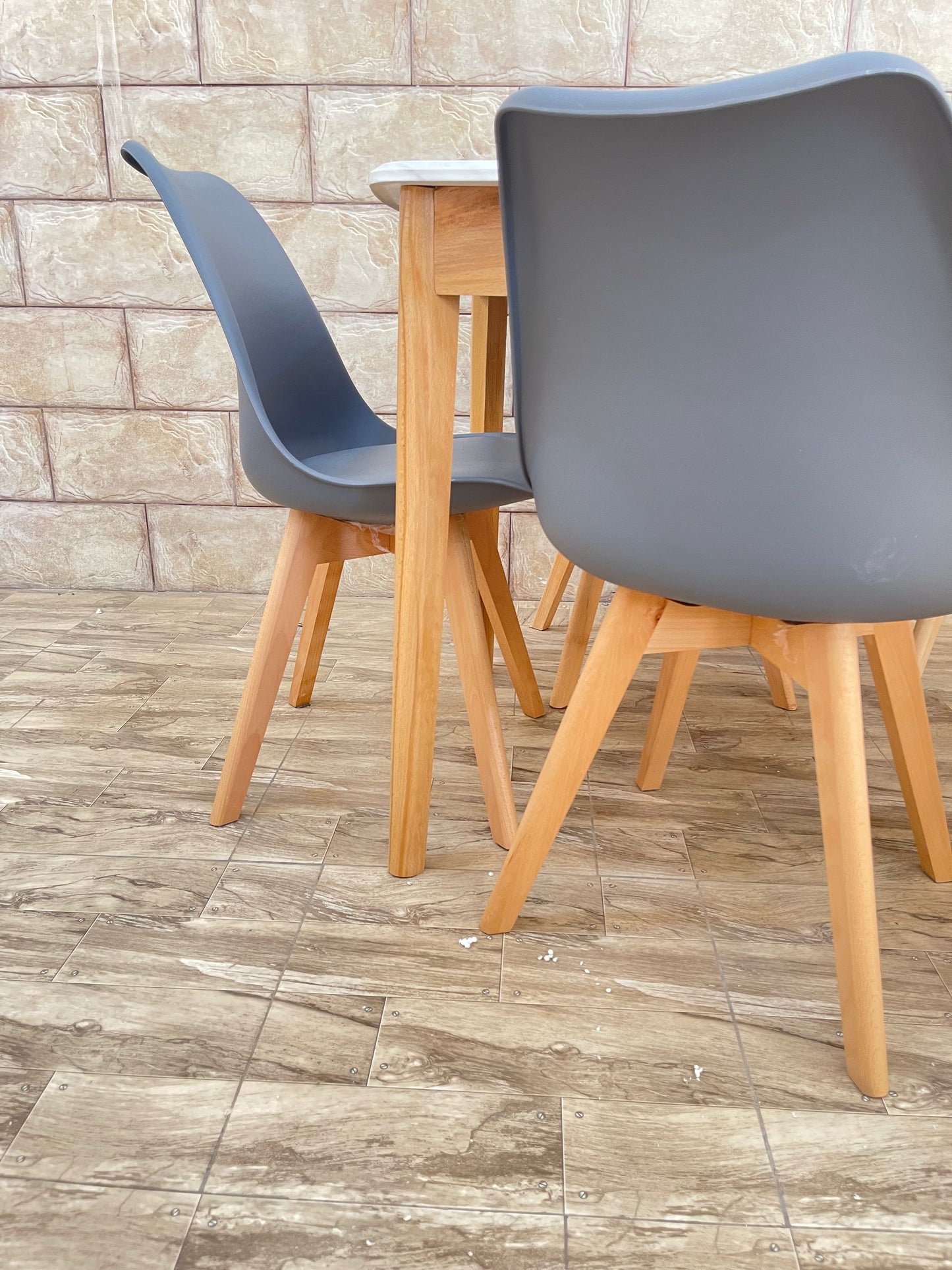 Table 160*90 cm avec 6 chaises