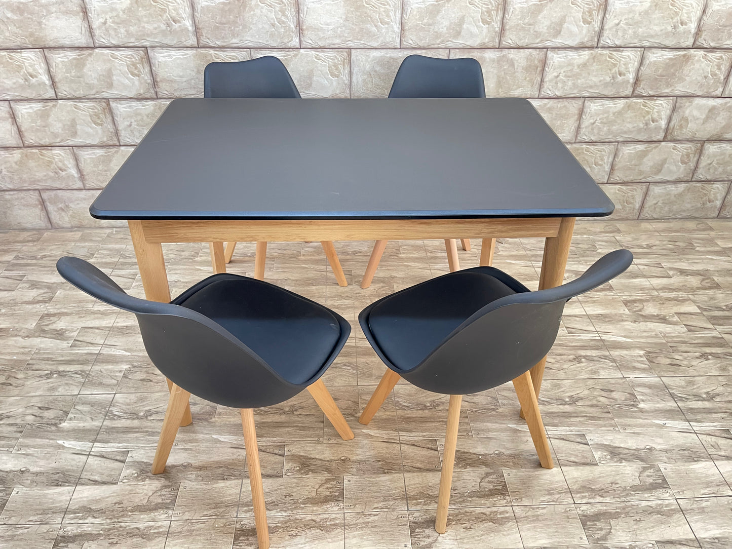 Table carrée 80*80 cm 4 chaises