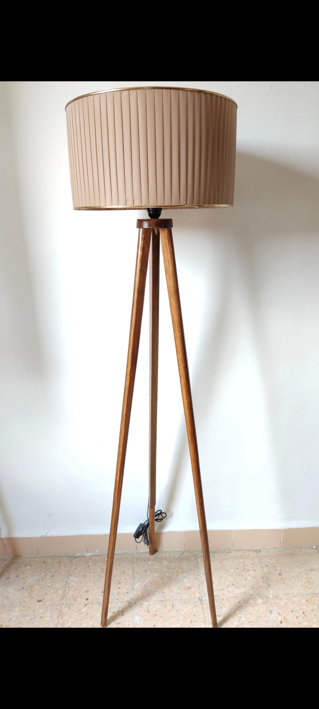 Lampadaire scandinave chapeau beige