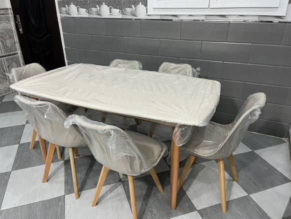Table 140*90 cm avec 6 chaises