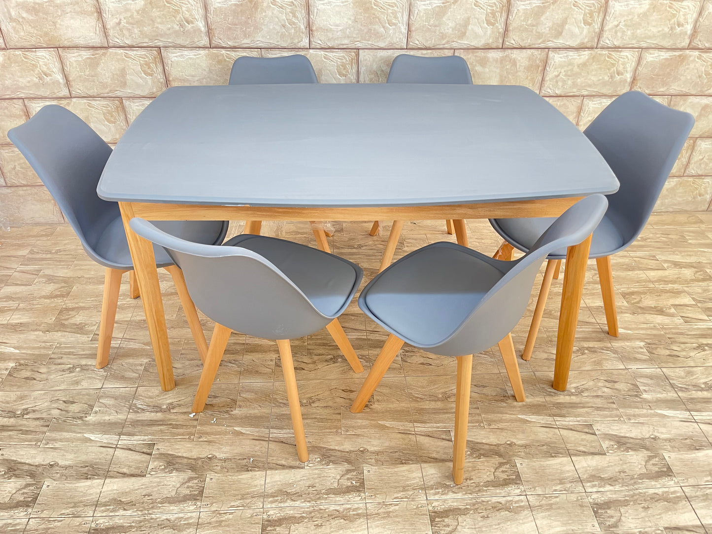 Table 140*90 cm avec 6 chaises