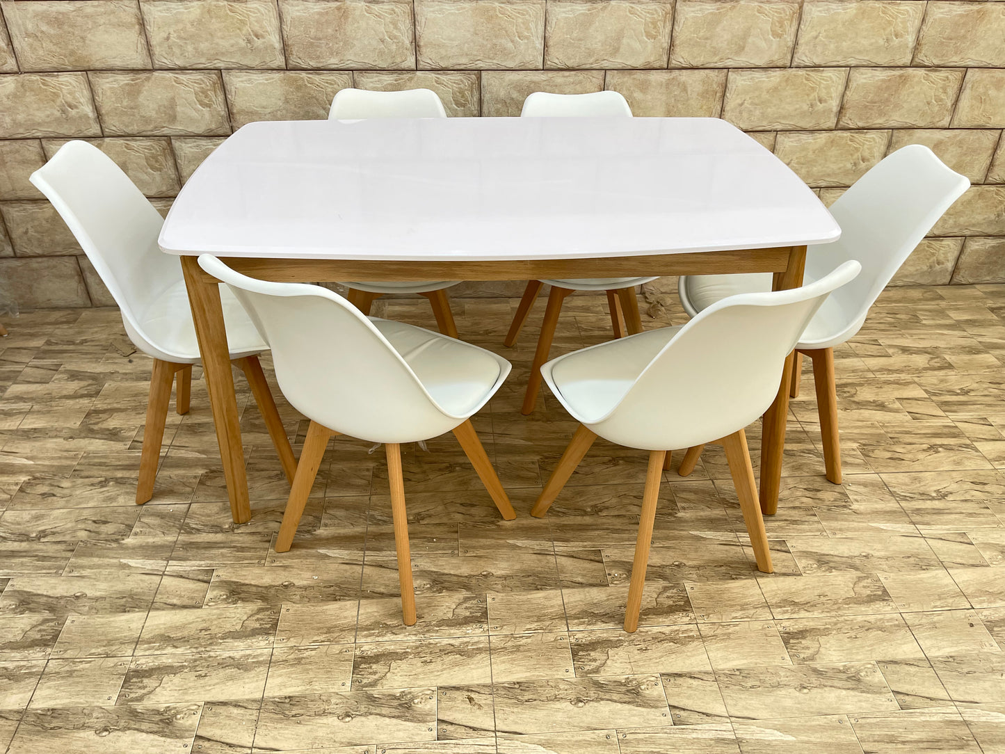 Table 140*90 cm avec 6 chaises