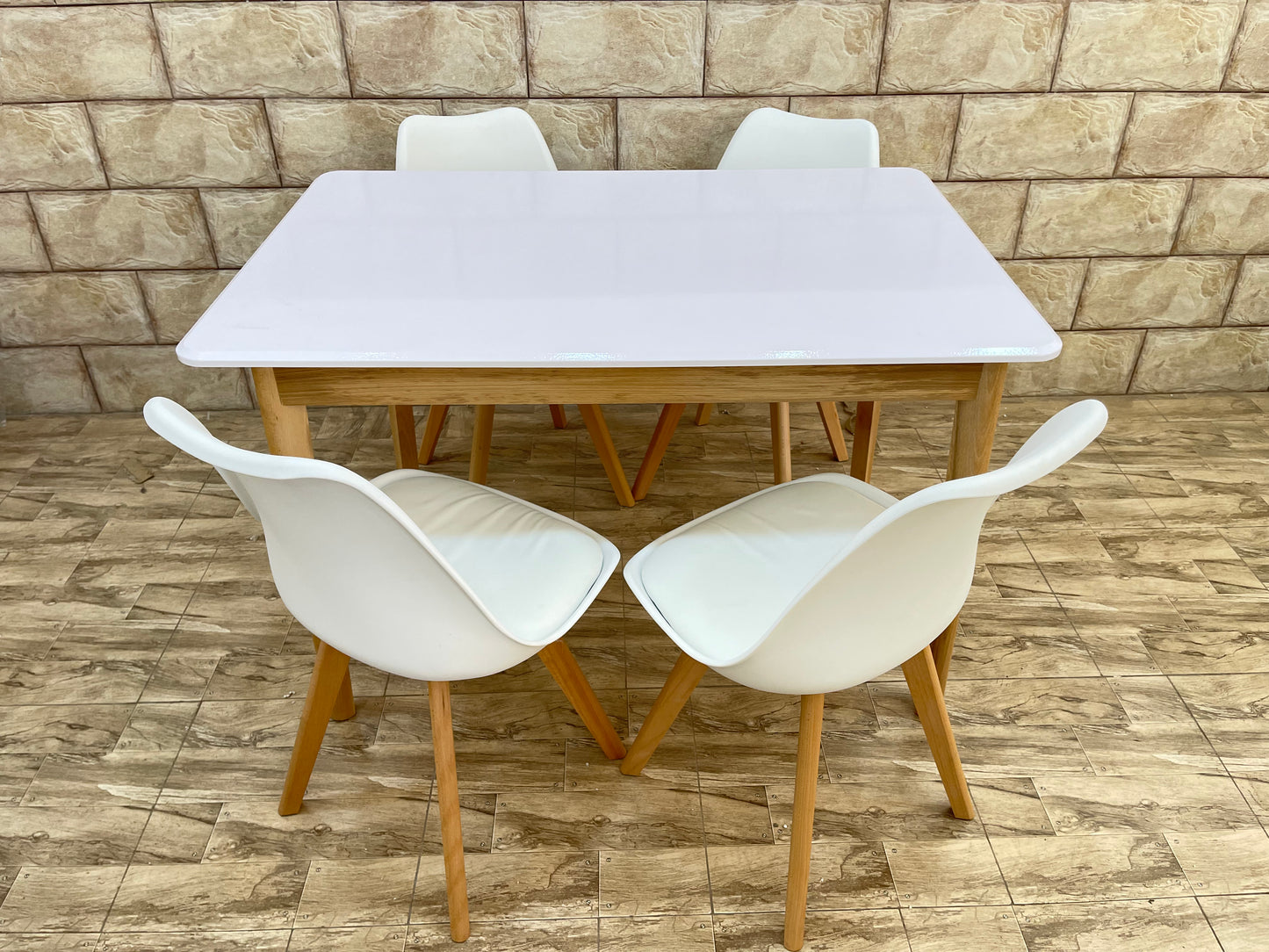 Table 120cm avec 4 chaises