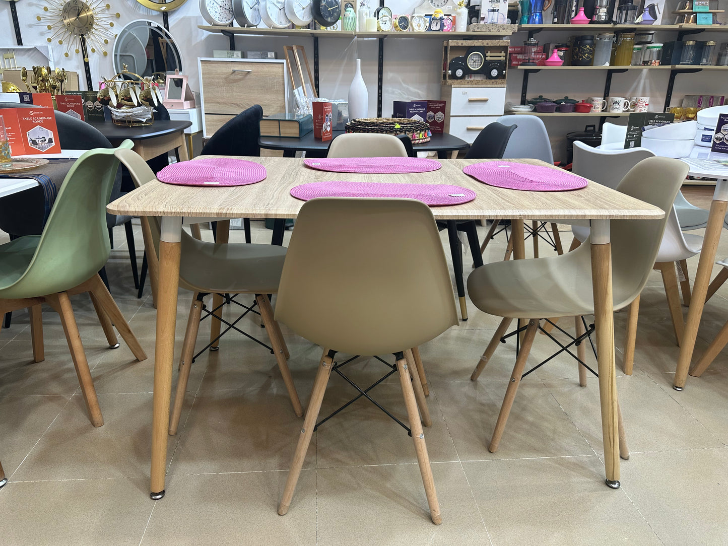 Table 120cm avec 4 chaises simple