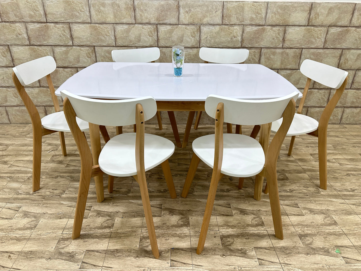 Table 140*90 cm avec 6 chaises en hêtre