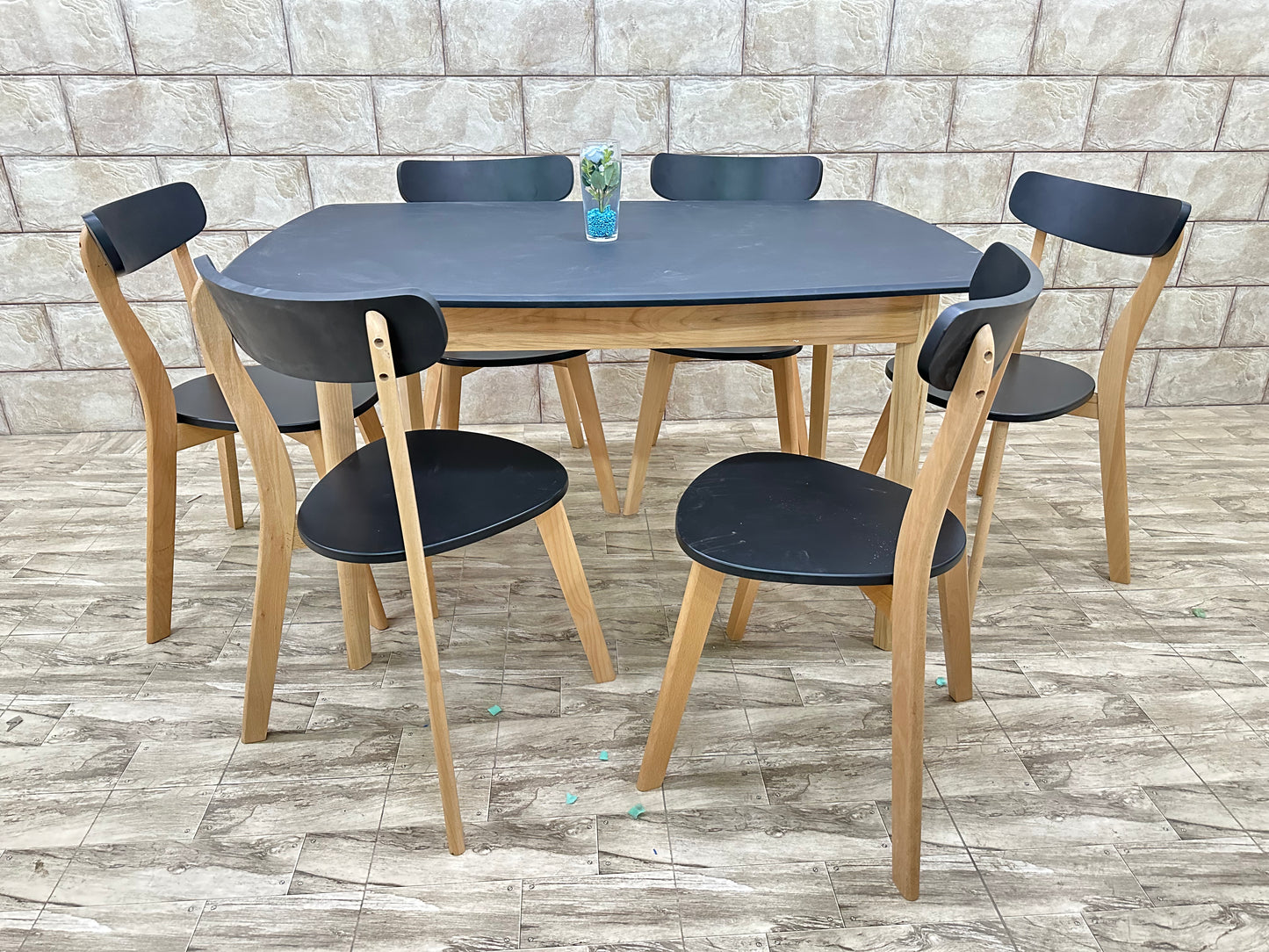 Table 140*90 cm avec 6 chaises en hêtre