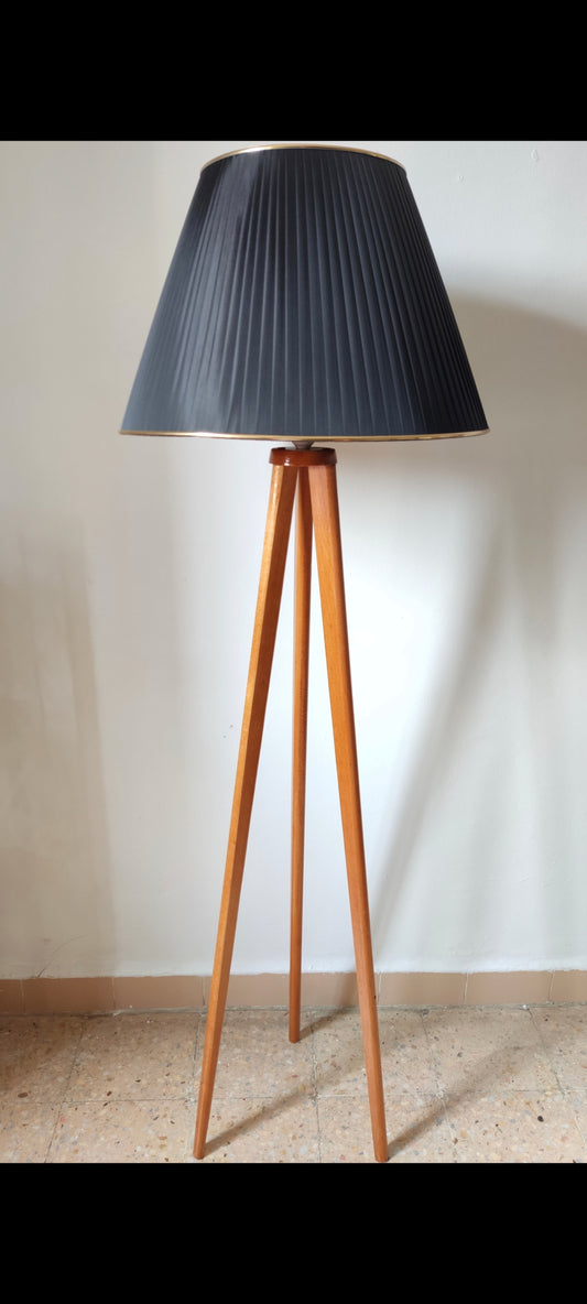 Lampadaire scandinave chapeau conique noir