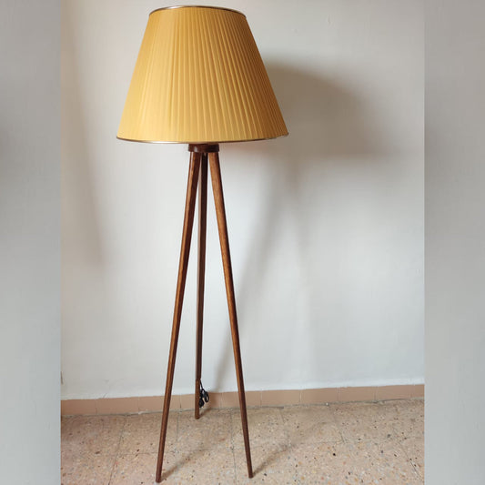 Lampadaire scandinave chapeau conique moutard